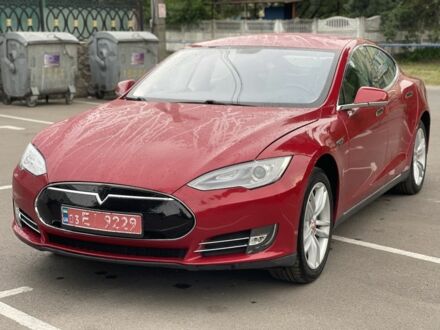 Тесла Модель С 2013 в Киеве на Automoto.ua Красный Тесла Модель С, объемом двигателя 0 л и пробегом 180 тыс. км за 11000 $, фото 1 на Automoto.ua