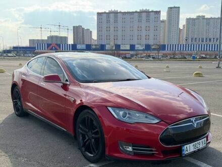 Красный Тесла Модель С, объемом двигателя 0 л и пробегом 310 тыс. км за 13000 $, фото 1 на Automoto.ua