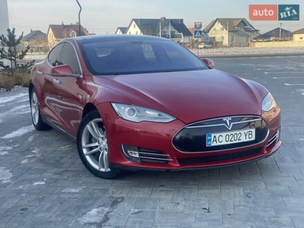 Тесла Модель С 2013 в Луцке на Automoto.ua Красный Тесла Модель С, объемом двигателя 0 л и пробегом 125 тыс. км за 12200 $, фото 1 на Automoto.ua