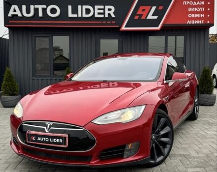 Красный Тесла Модель С, объемом двигателя 0 л и пробегом 68 тыс. км за 12900 $, фото 1 на Automoto.ua