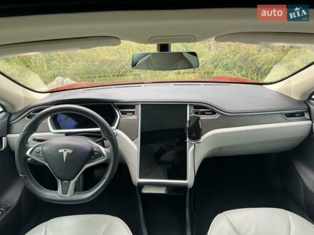 Красный Тесла Модель С, объемом двигателя 0 л и пробегом 98 тыс. км за 13000 $, фото 1 на Automoto.ua