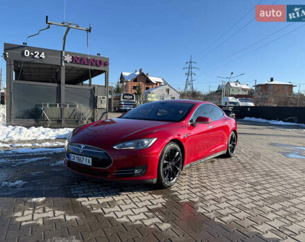 Красный Тесла Модель С, объемом двигателя 0 л и пробегом 148 тыс. км за 11500 $, фото 1 на Automoto.ua