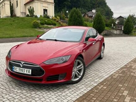 Тесла Модель С 2013 в Львове на Automoto.ua Красный Тесла Модель С, объемом двигателя 0 л и пробегом 170 тыс. км за 16800 $, фото 1 на Automoto.ua