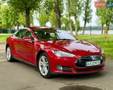 Красный Тесла Модель С, объемом двигателя 0 л и пробегом 130 тыс. км за 12600 $, фото 1 на Automoto.ua