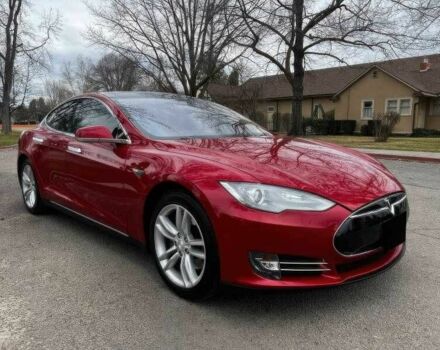 Красный Тесла Модель С, объемом двигателя 0 л и пробегом 143 тыс. км за 5000 $, фото 1 на Automoto.ua