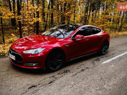 Красный Тесла Модель С, объемом двигателя 0 л и пробегом 150 тыс. км за 11862 $, фото 1 на Automoto.ua