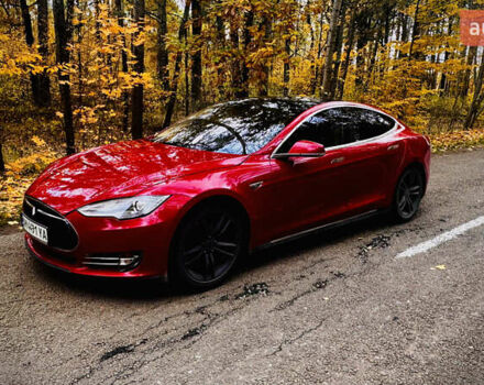 Красный Тесла Модель С, объемом двигателя 0 л и пробегом 150 тыс. км за 11862 $, фото 1 на Automoto.ua