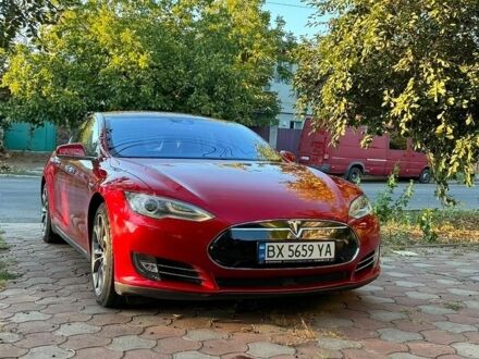 Красный Тесла Модель С, объемом двигателя 0 л и пробегом 175 тыс. км за 13800 $, фото 1 на Automoto.ua