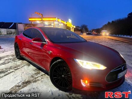 Красный Тесла Модель С, объемом двигателя 0.23 л и пробегом 208 тыс. км за 13800 $, фото 1 на Automoto.ua