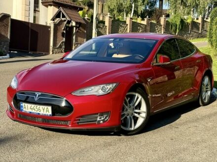 Тесла Модель С 2015 в Киеве на Automoto.ua Красный Тесла Модель С, объемом двигателя 0 л и пробегом 110 тыс. км за 15000 $, фото 1 на Automoto.ua