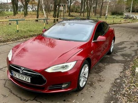 Тесла Модель С 2015 в Ровно на Automoto.ua Красный Тесла Модель С, объемом двигателя 0 л и пробегом 150 тыс. км за 14900 $, фото 1 на Automoto.ua