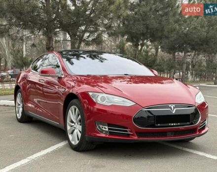 Красный Тесла Модель С, объемом двигателя 0 л и пробегом 160 тыс. км за 15300 $, фото 1 на Automoto.ua