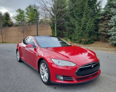 Красный Тесла Модель С, объемом двигателя 0 л и пробегом 75 тыс. км за 9500 $, фото 1 на Automoto.ua