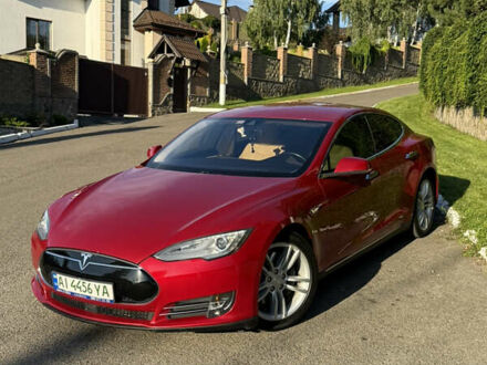Тесла Модель С 2015 в Киеве на Automoto.ua Красный Тесла Модель С, объемом двигателя 0 л и пробегом 110 тыс. км за 15000 $, фото 1 на Automoto.ua