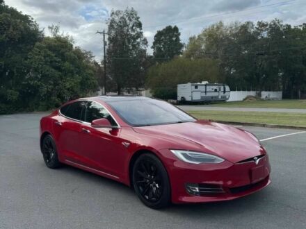 Красный Тесла Модель С, объемом двигателя 0 л и пробегом 75 тыс. км за 9890 $, фото 1 на Automoto.ua