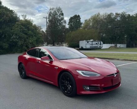 Красный Тесла Модель С, объемом двигателя 0 л и пробегом 75 тыс. км за 9890 $, фото 1 на Automoto.ua