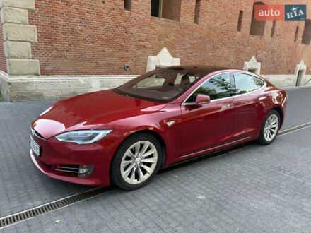 Красный Тесла Модель С, объемом двигателя 0 л и пробегом 145 тыс. км за 18000 $, фото 1 на Automoto.ua