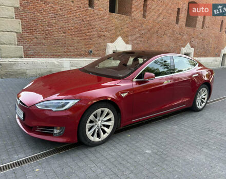 Красный Тесла Модель С, объемом двигателя 0 л и пробегом 145 тыс. км за 18000 $, фото 1 на Automoto.ua