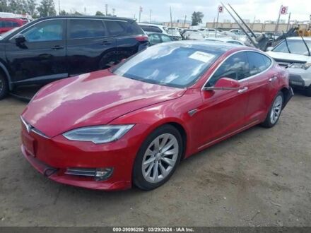 Тесла Модель С 2016 в Виннице на Automoto.ua Красный Тесла Модель С, объемом двигателя 0 л и пробегом 70 тыс. км за 4500 $, фото 1 на Automoto.ua