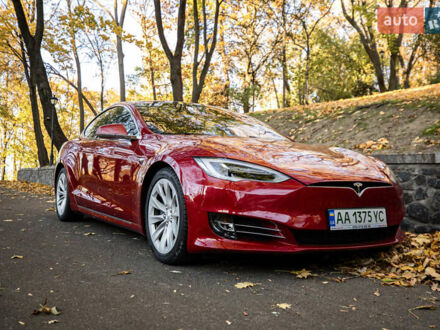 Тесла Модель С 2016 у Києві на Automoto.ua Червоний Тесла Модель С, об'ємом двигуна 0 л та пробігом 122 тис. км за 20500 $, фото 1 на Automoto.ua