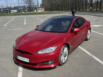 Тесла Модель С 2016 в Киеве на Automoto.ua Красный Тесла Модель С, объемом двигателя 0 л и пробегом 196 тыс. км за 18000 $, фото 1 на Automoto.ua