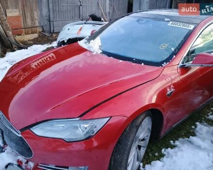 Красный Тесла Модель С, объемом двигателя 0 л и пробегом 237 тыс. км за 13500 $, фото 1 на Automoto.ua