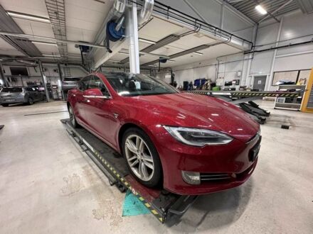 Тесла Модель С 2017 в Киеве на Automoto.ua Красный Тесла Модель С, объемом двигателя 0 л и пробегом 142 тыс. км за 16900 $, фото 1 на Automoto.ua