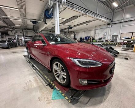 Красный Тесла Модель С, объемом двигателя 0 л и пробегом 142 тыс. км за 16900 $, фото 1 на Automoto.ua