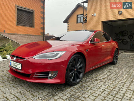 Красный Тесла Модель С, объемом двигателя 0 л и пробегом 58 тыс. км за 34000 $, фото 1 на Automoto.ua