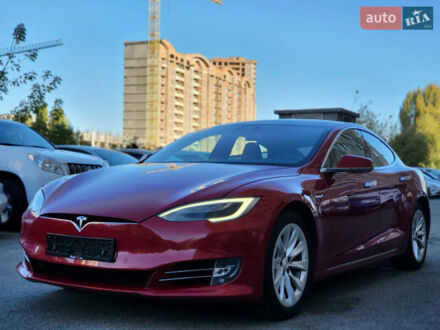 Тесла Модель С 2017 в Киеве на Automoto.ua Красный Тесла Модель С, объемом двигателя 0 л и пробегом 160 тыс. км за 16700 $, фото 1 на Automoto.ua