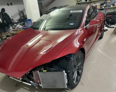 Красный Тесла Модель С, объемом двигателя 0 л и пробегом 123 тыс. км за 12700 $, фото 1 на Automoto.ua