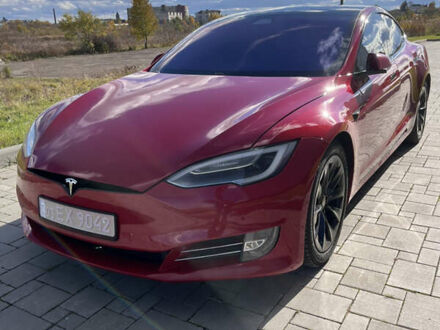 Красный Тесла Модель С, объемом двигателя 0 л и пробегом 134 тыс. км за 20000 $, фото 1 на Automoto.ua