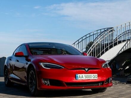 Красный Тесла Модель С, объемом двигателя 0 л и пробегом 89 тыс. км за 23500 $, фото 1 на Automoto.ua