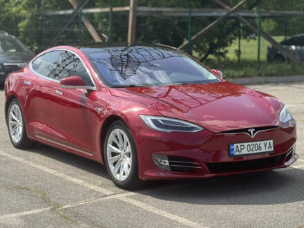 Красный Тесла Модель С, объемом двигателя 0 л и пробегом 67 тыс. км за 26200 $, фото 1 на Automoto.ua