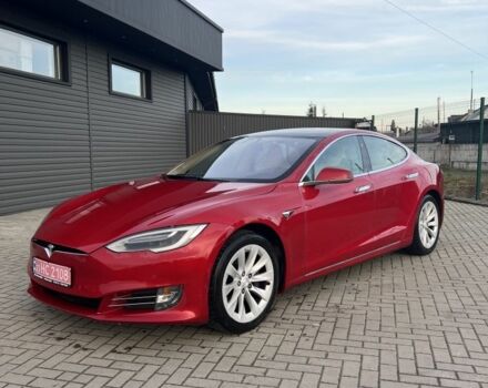 Красный Тесла Модель С, объемом двигателя 0 л и пробегом 253 тыс. км за 14900 $, фото 1 на Automoto.ua