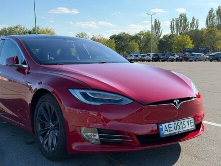 Красный Тесла Модель С, объемом двигателя 0 л и пробегом 90 тыс. км за 29999 $, фото 1 на Automoto.ua