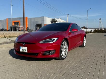 Красный Тесла Модель С, объемом двигателя 0 л и пробегом 74 тыс. км за 28500 $, фото 1 на Automoto.ua