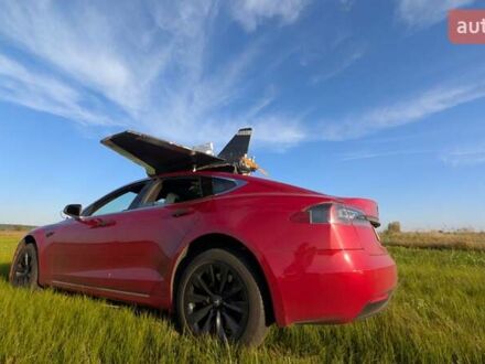 Красный Тесла Модель С, объемом двигателя 0 л и пробегом 150 тыс. км за 38999 $, фото 1 на Automoto.ua