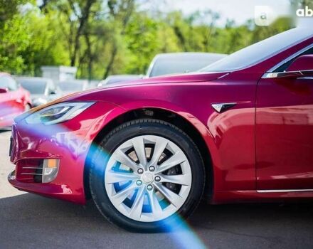 Тесла Модель С 2017 у Києві на Automoto.ua Тесла Модель С, об'ємом двигуна 0 л та пробігом 59 тис. км за 44999 $, фото 1 на Automoto.ua