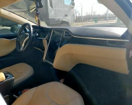 Серый Тесла Модель С, объемом двигателя 0 л и пробегом 170 тыс. км за 15800 $, фото 6 на Automoto.ua