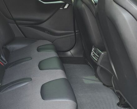 Серый Тесла Модель С, объемом двигателя 0 л и пробегом 200 тыс. км за 19200 $, фото 2 на Automoto.ua