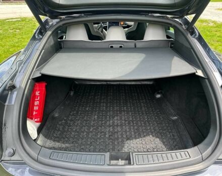 Тесла Модель С 2015 у Шепетовке на Automoto.ua Сірий Тесла Модель С, об'ємом двигуна 0 л та пробігом 180 тис. км за 14999 $, фото 4 на Automoto.ua