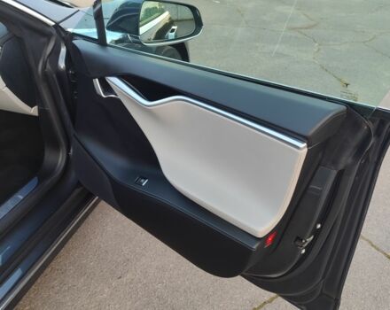 Серый Тесла Модель С, объемом двигателя 0 л и пробегом 180 тыс. км за 19500 $, фото 16 на Automoto.ua