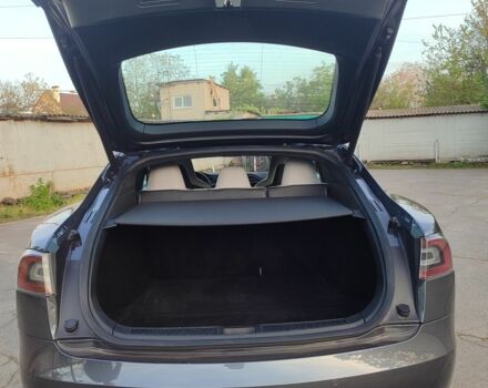 Серый Тесла Модель С, объемом двигателя 0 л и пробегом 180 тыс. км за 19500 $, фото 5 на Automoto.ua