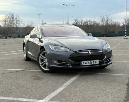 Серый Тесла Модель С, объемом двигателя 0 л и пробегом 230 тыс. км за 12500 $, фото 1 на Automoto.ua