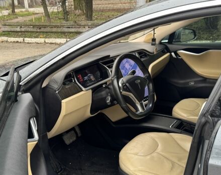 Серый Тесла Модель С, объемом двигателя 0 л и пробегом 232 тыс. км за 10700 $, фото 3 на Automoto.ua