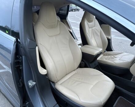 Серый Тесла Модель С, объемом двигателя 0 л и пробегом 230 тыс. км за 11000 $, фото 19 на Automoto.ua