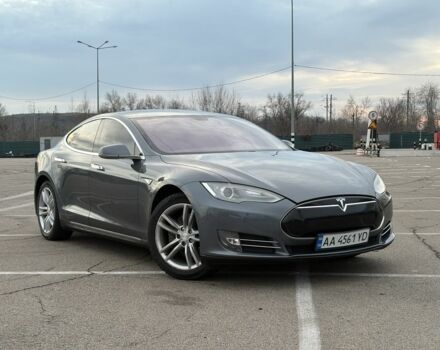 Серый Тесла Модель С, объемом двигателя 0 л и пробегом 230 тыс. км за 12500 $, фото 2 на Automoto.ua
