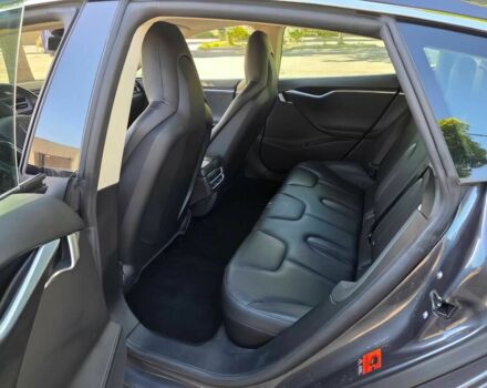 Серый Тесла Модель С, объемом двигателя 0 л и пробегом 77 тыс. км за 10000 $, фото 10 на Automoto.ua