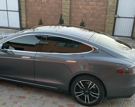 Серый Тесла Модель С, объемом двигателя 0 л и пробегом 136 тыс. км за 11300 $, фото 4 на Automoto.ua